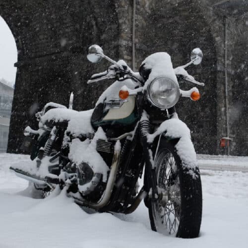 hivernage moto hivernage moto assurance, débrancher batterie, moto hiver