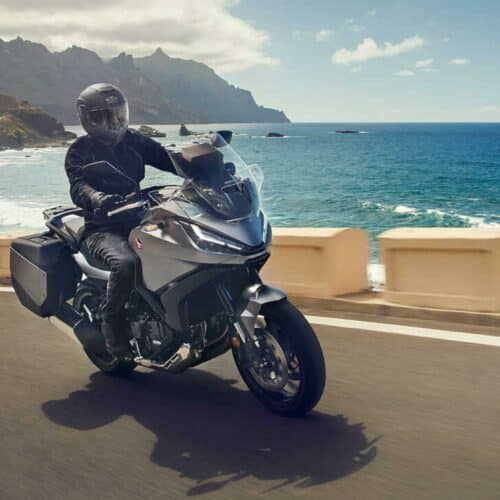 long trajet à moto faire de la route rouler longtemps et beaucoup à moto en deux roues